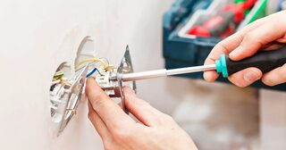 Электромонтажные работы в Великом Устюге от Мастер24 — электромонтаж под ключ, цены от 1629 руб., заказать услуги
